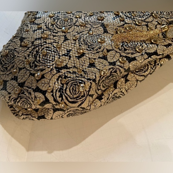 NWT~Faux Patent Leather Floral Crossbody Purse w/Rhinestone Rivets & Keychain - Picture 8 of 16